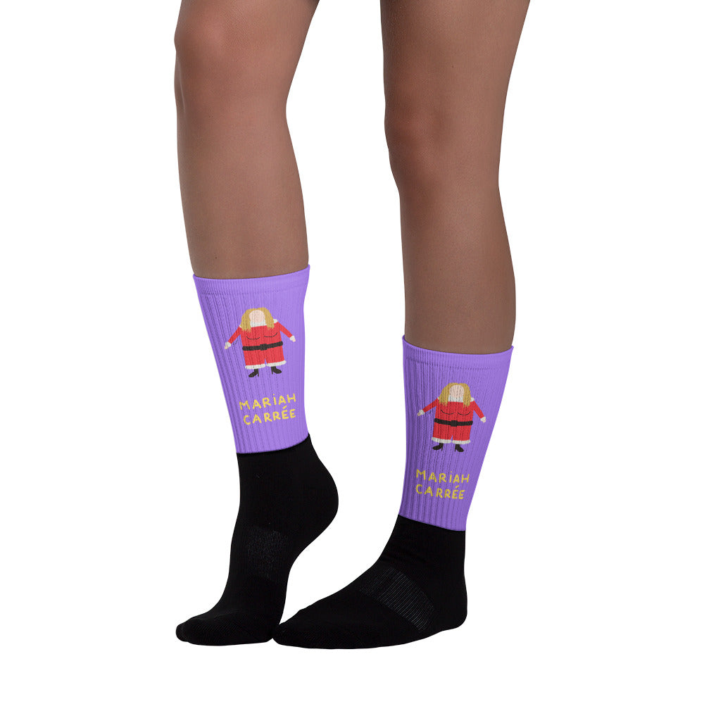 All I want for Christmas is ... cette paire de chaussettes !

Cette année pour Noël, on sort des sentiers battus, on casse les codes, changeons des traditionnelles boules de Noël et mettons à nos pieds Mariah Carrée. Peut également servir de réceptacle à cadeau pour ceux qui aiment recevoir leurs cadeaux dans une chaussette, mais sa capacité n'est pas extensible, on préfère prévenir.