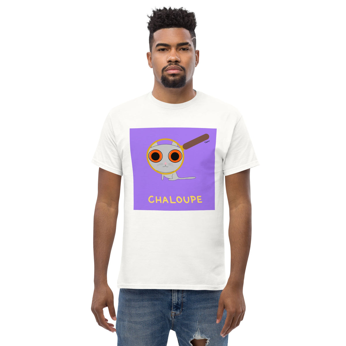 Elémentaire, mon chat Watson !

A mi-chemin entre la Panthère rose et Détective Pikachu, ce t-shirt Chaloupe réconciliera tous les ailurophiles (oui, ce mot existe) et les fans de loupe, on sait pourtant qu'il y a souvent de l'eau dans le gaz entre les deux, c'est bien connu.

En plus, on peut choisir sa couleur.
