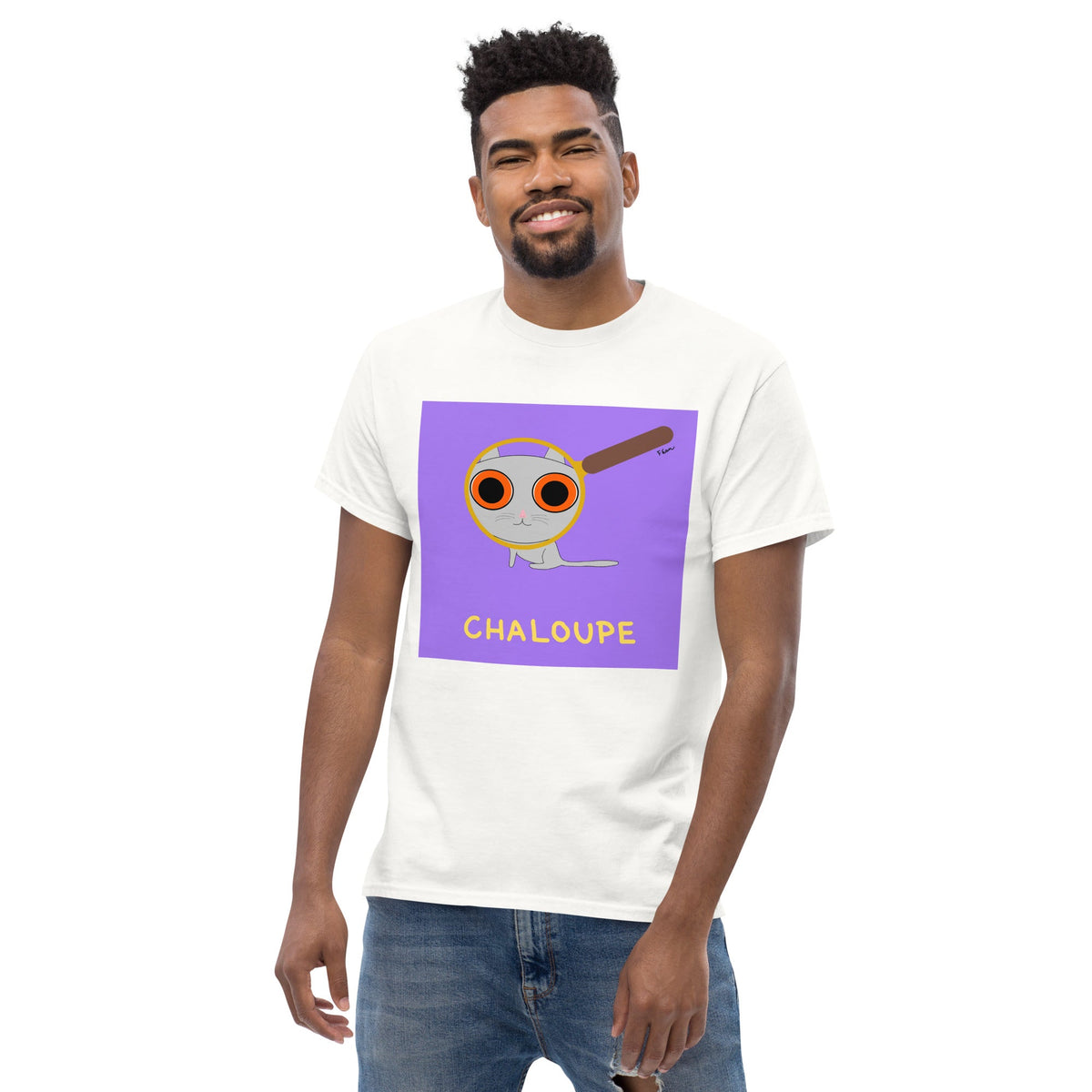 Elémentaire, mon chat Watson !

A mi-chemin entre la Panthère rose et Détective Pikachu, ce t-shirt Chaloupe réconciliera tous les ailurophiles (oui, ce mot existe) et les fans de loupe, on sait pourtant qu'il y a souvent de l'eau dans le gaz entre les deux, c'est bien connu.

En plus, on peut choisir sa couleur.