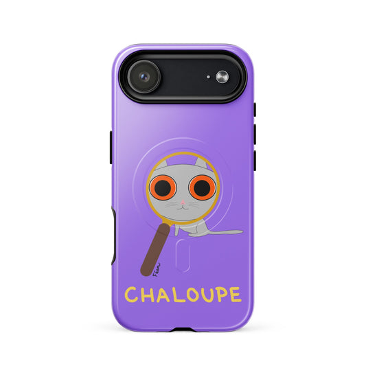 Tu mènes des enquêtes passionnantes sur ton iPhone ? Tu sais avec qui KK a passé ses dernières vacances et comment ouvrir une bouteille de vin sans tire-bouchon ?

Alors cette coque d'iPhone Chaloupe est faite pour toi, détective en herbe (à chat). Quelle que soit ta couleur pref, on a celle qu'il te faut.

En plus, le système d'aimants MagSafe® intégrés permettent une fixation sûre et une charge sans fil plus rapide. La coque est robuste et à double couche.