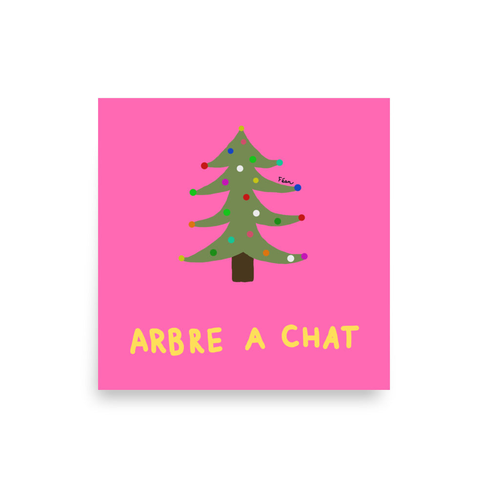 Affiche carrée rose Motdules représentant un sapin de Noël vert avec des boules de couleurs, titre Arbre à Chat écrit en jaune.