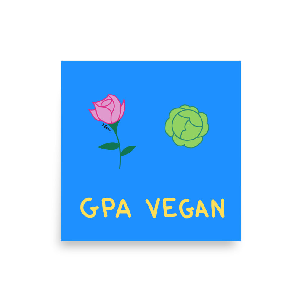 Affiche carrée bleue Motdules représentant une rose rose et un chou vert côte à côte, titre GPA VEGAN écrit en jaune.