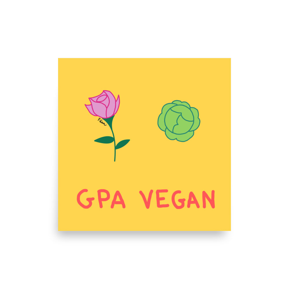 Affiche carrée jaune Motdules représentant une rose rose et un chou vert côte à côte, titre GPA VEGAN écrit en rouge.