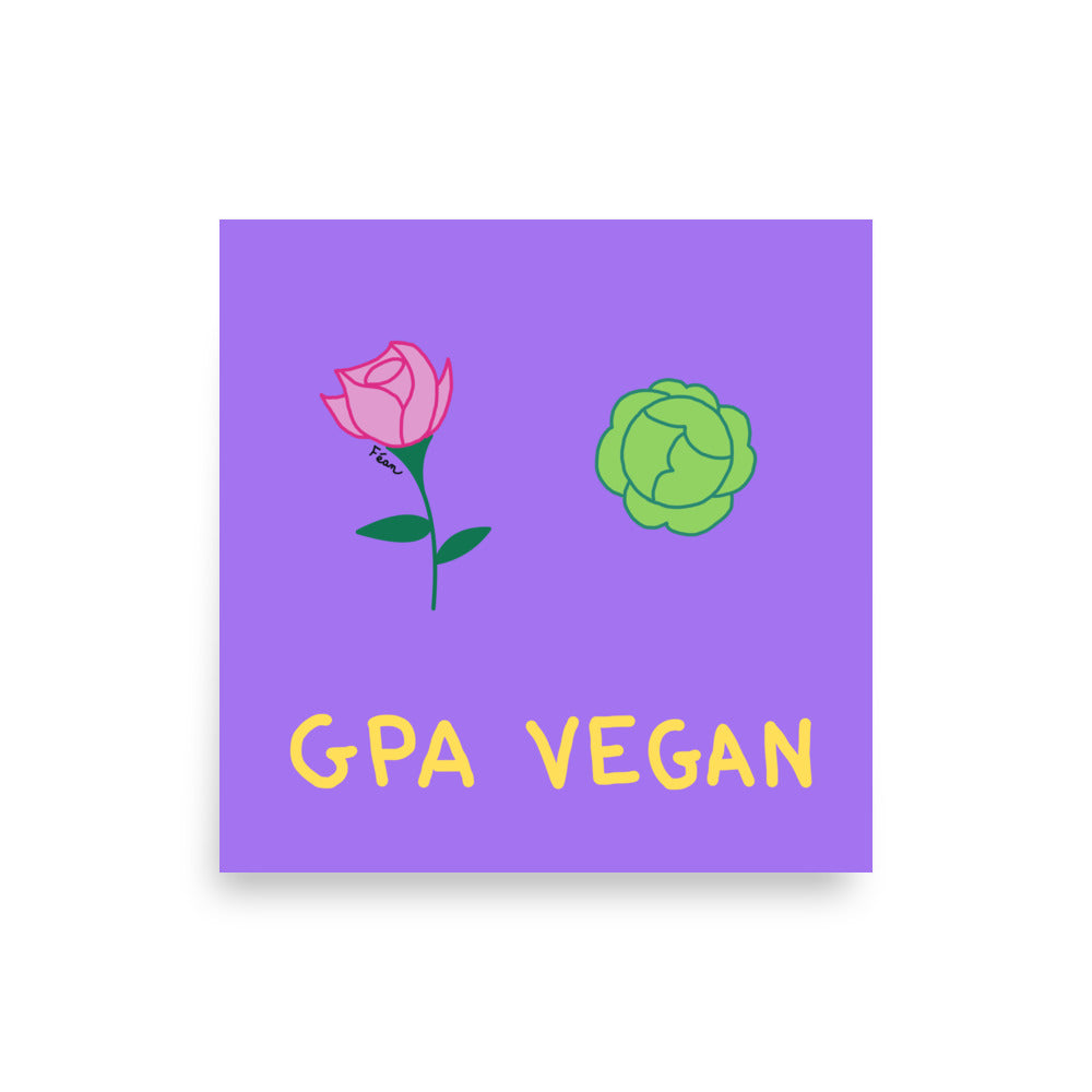 Affiche carrée violet Motdules représentant une rose rose et un chou vert côte à côte, titre GPA VEGAN écrit en jaune.